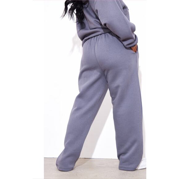 PrettyLittleThing Charcoal Logo Badge Straight Leg Sweatpants Size Large - NWT - Picture 4 of 13